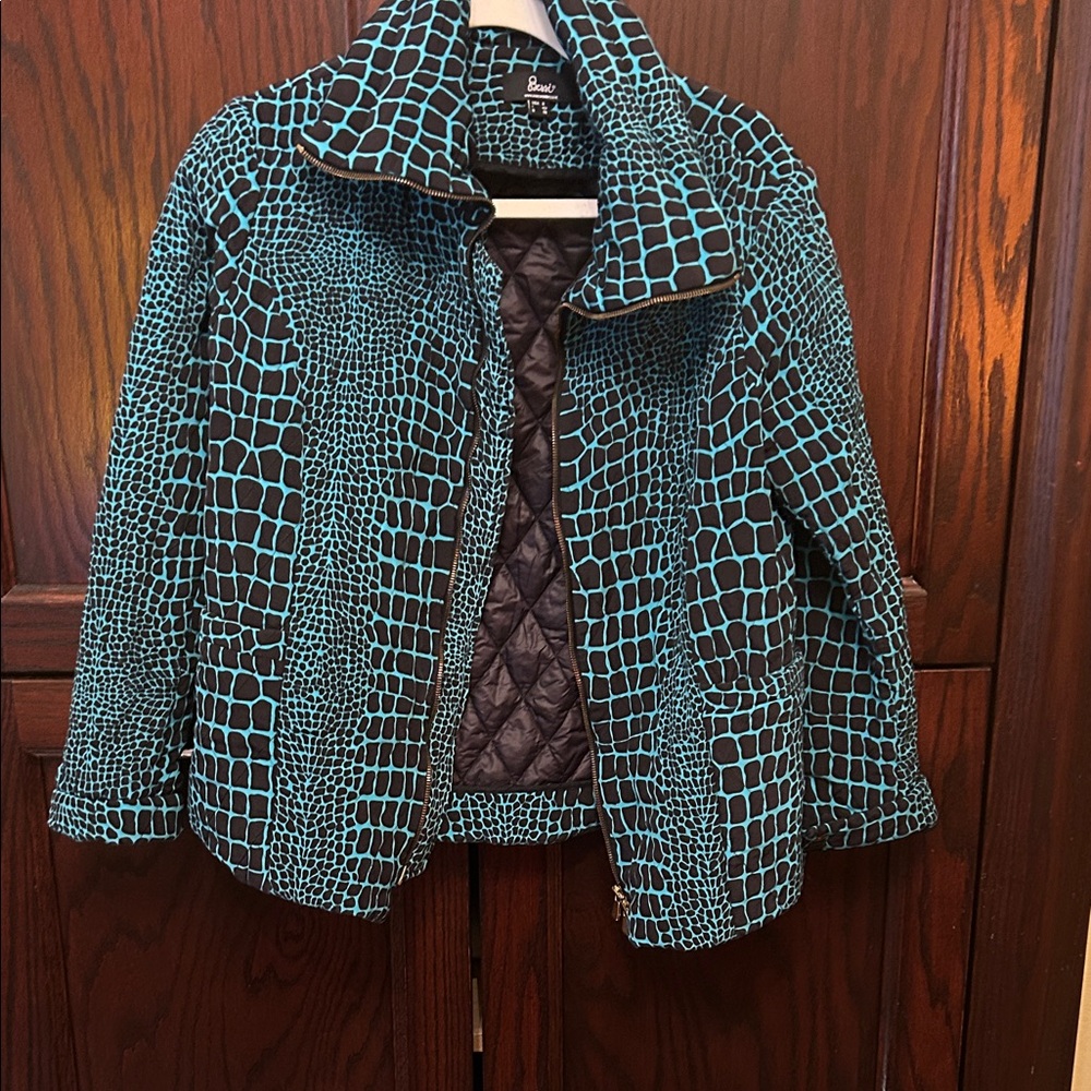 Chic Black and Blue jacket great condition 
Silk made in Italy